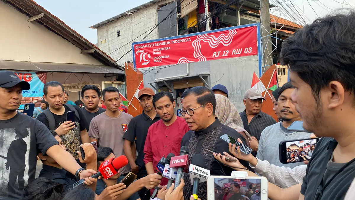pramono-anung-dan-roy-marten-melakukan-blusukan-di-glodok-dialog-langsung-dengan-warga