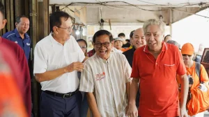 pramono-anung-dan-roy-marten-melakukan-blusukan-di-glodok-dialog-langsung-dengan-warga